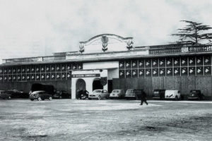 1956 - Esterno padiglioni fiera commerciale in piazza Dante.